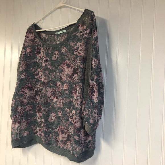 Maurices Floral Print Women's Top Sheer Gray Pink XL - Picture 2 of 5